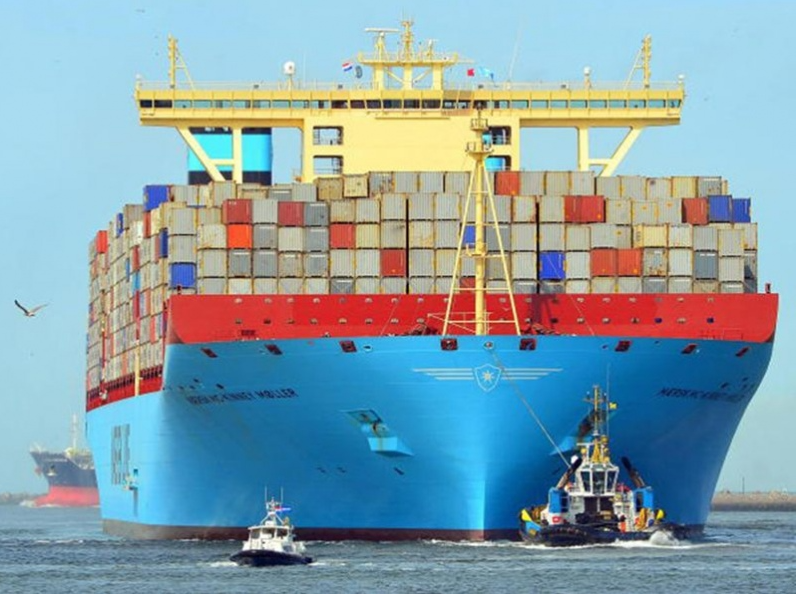 大批航运公司谨慎推进苏伊士运河的逐步回归？此前商船遭袭击后，大部分集装箱船队被迫绕行好望角！