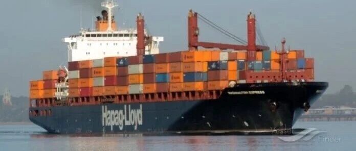 突发！继ONE后，赫伯罗特一集装箱船遇袭起火